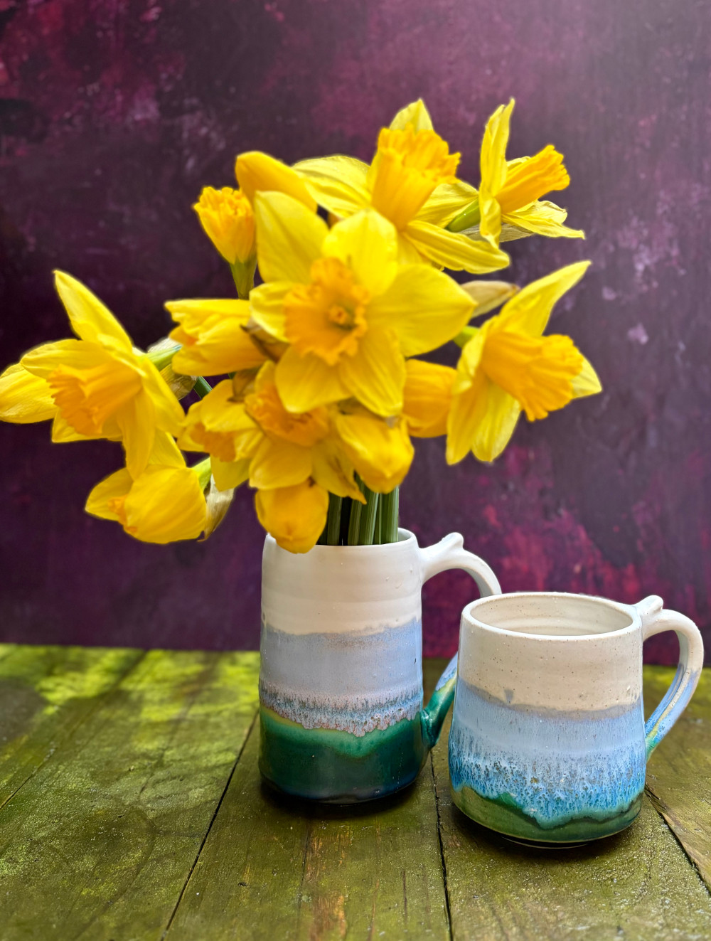 Horizon mugs with Daffodils